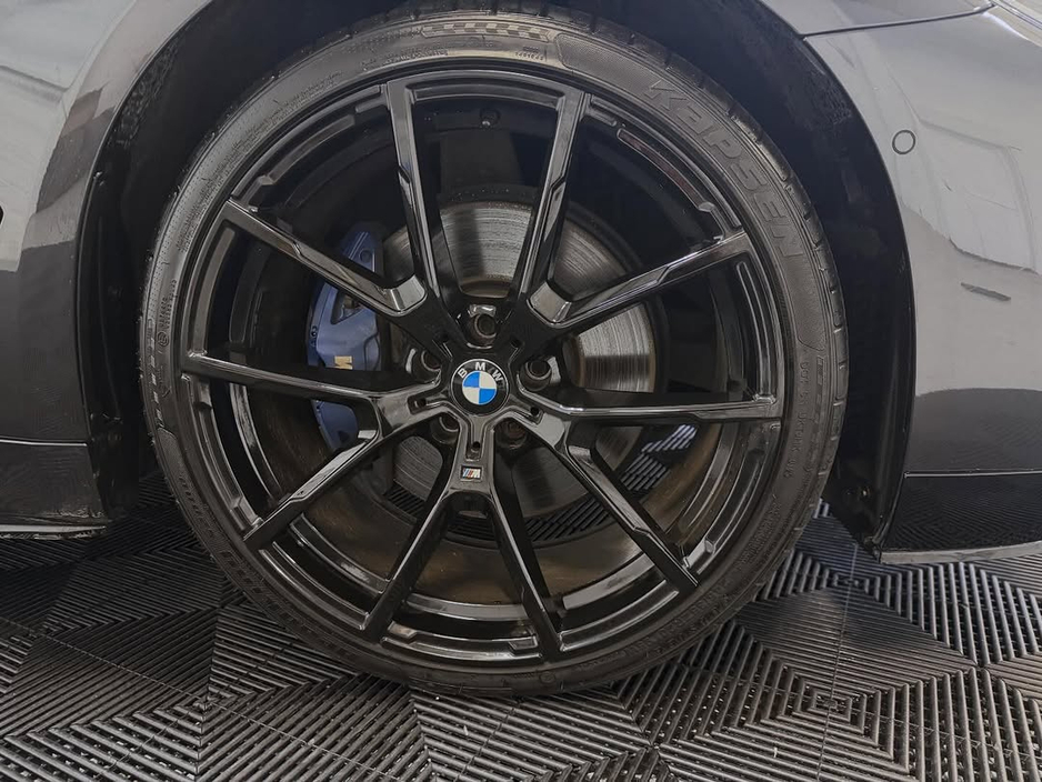 2018 BMW 5 Series - image 8