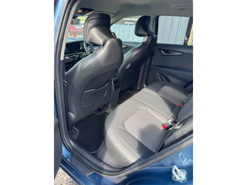 2023 Kia Niro - image 8