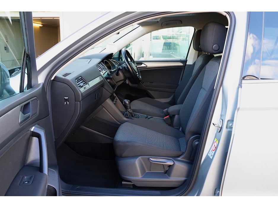 2021 Volkswagen Tiguan - image 13