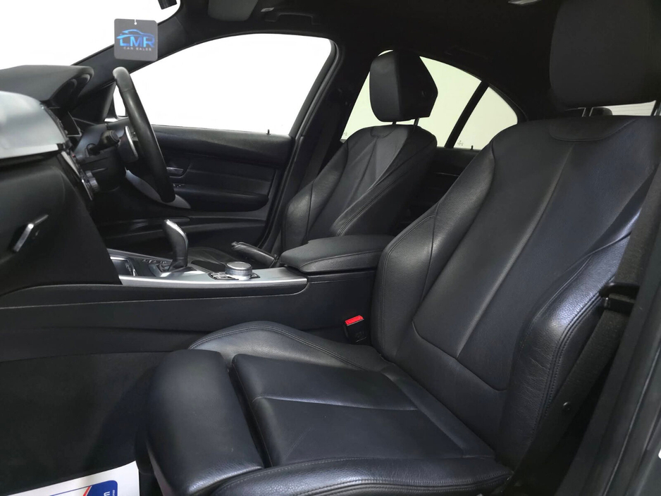 2017 BMW 3 Series - image 14