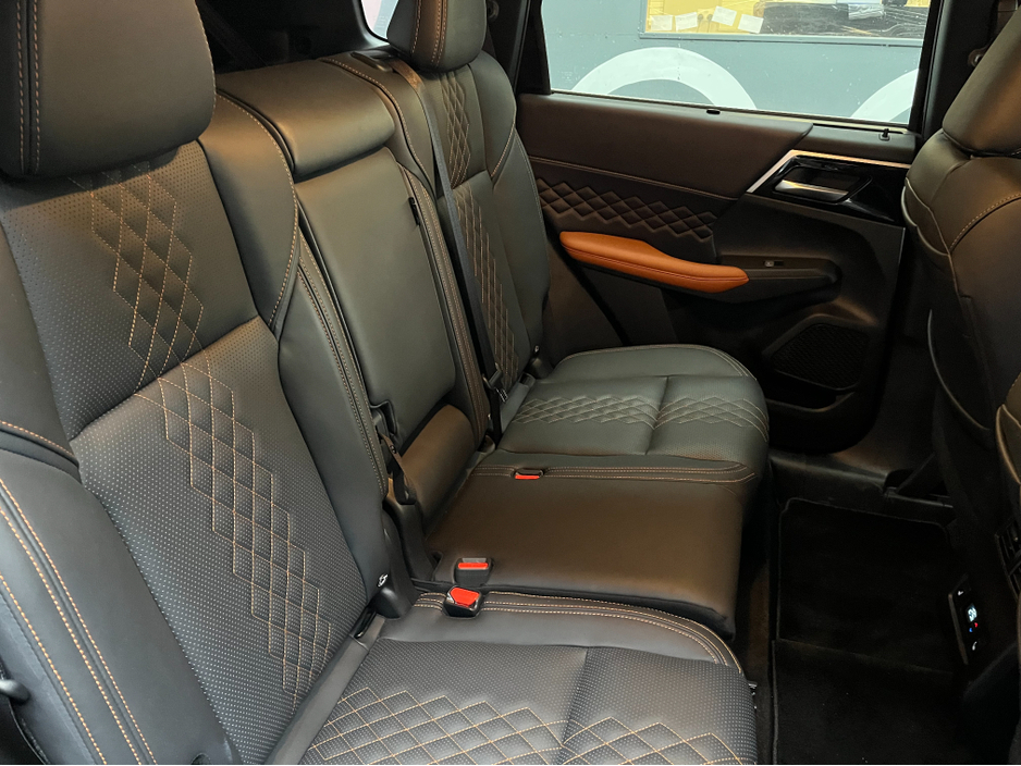 2024 Mitsubishi Outlander - image 15