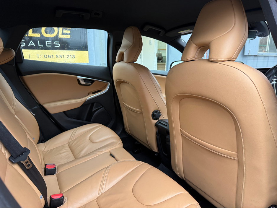 2019 Volvo V40 2.0D D3 MOMENTUM ED 5DR €13,950