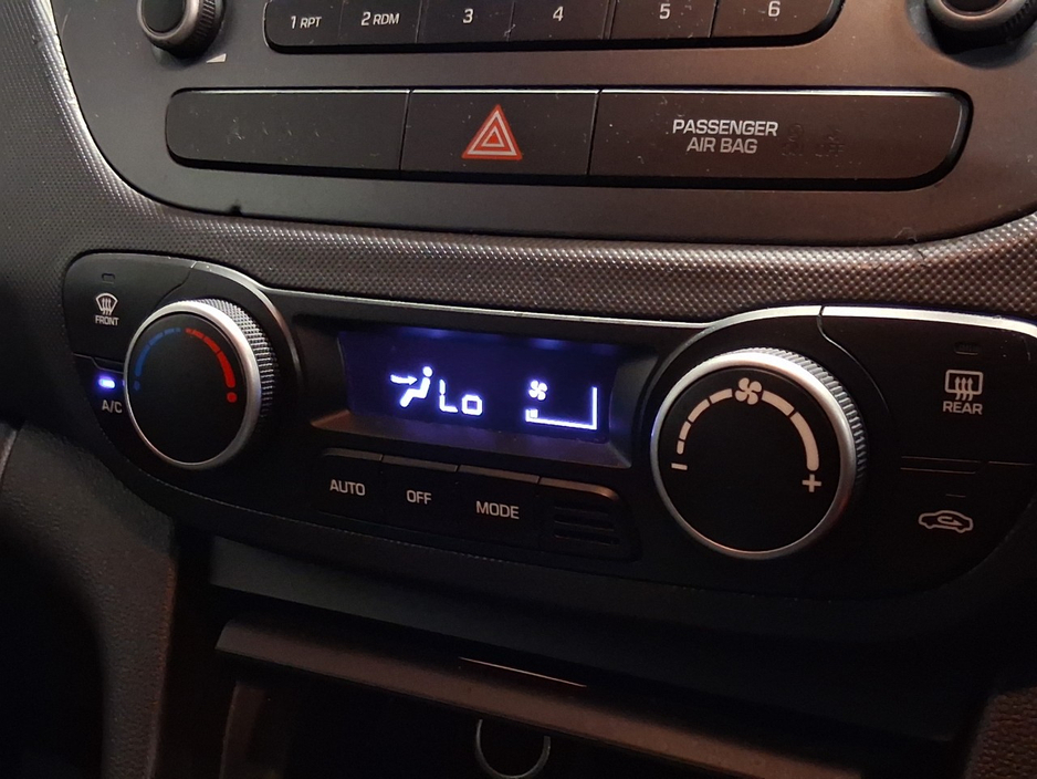 2018 Hyundai i10 - image 8