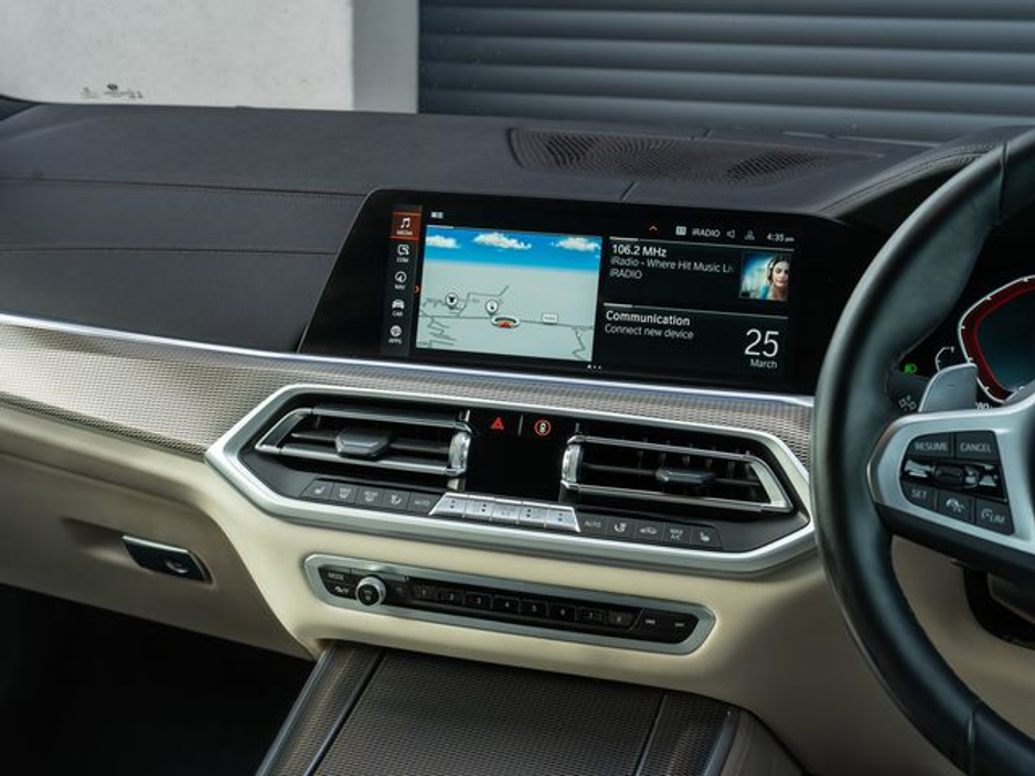 2022 BMW X5 - image 11