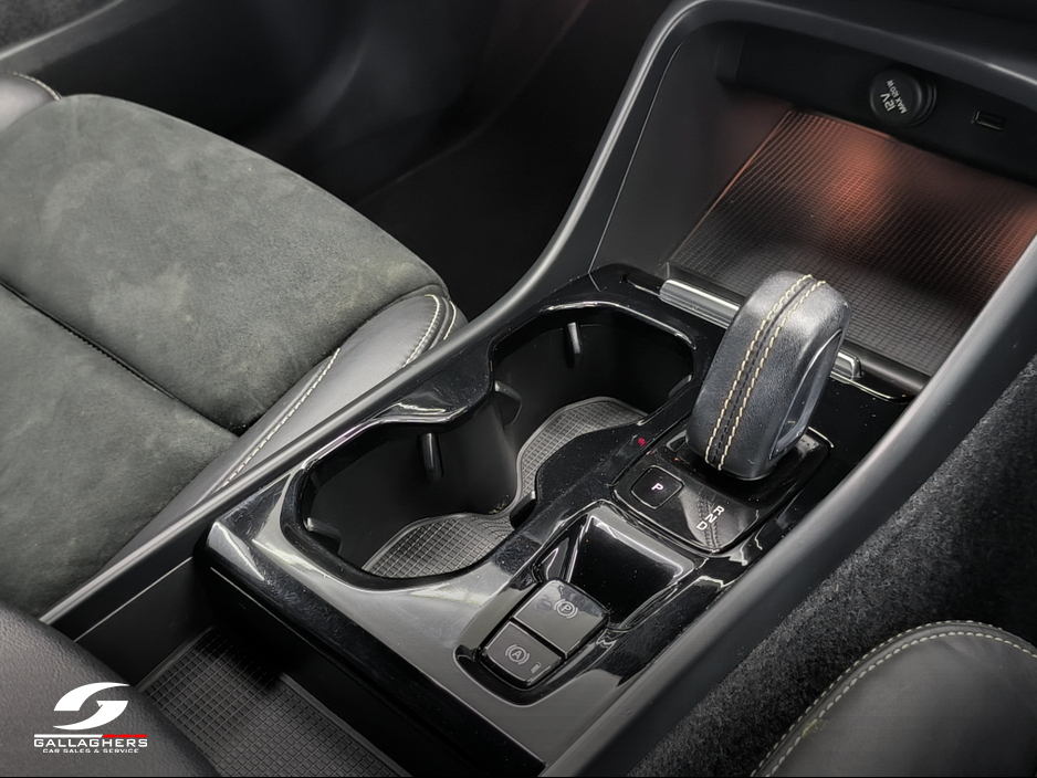 2022 Volvo XC40 (221) R-DESIGN T4 RECHARGE AUTO €33,995