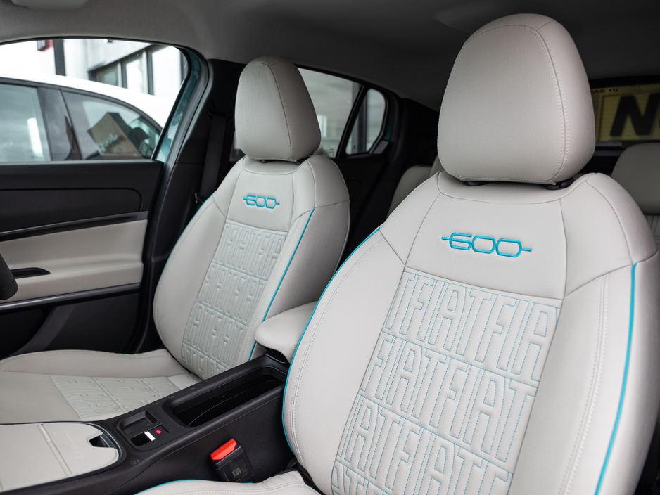 2025 Fiat 600 - image 20