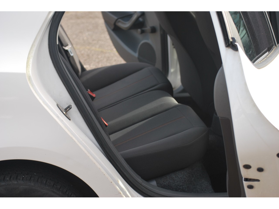 2011 SEAT Ibiza - image 9