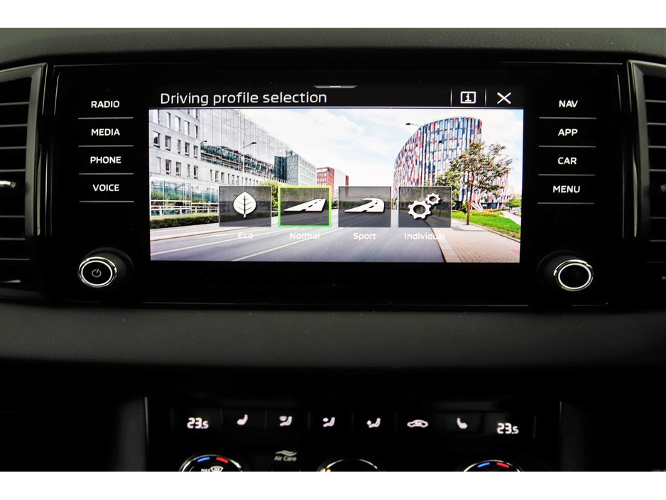 2024 Skoda Karoq - image 23