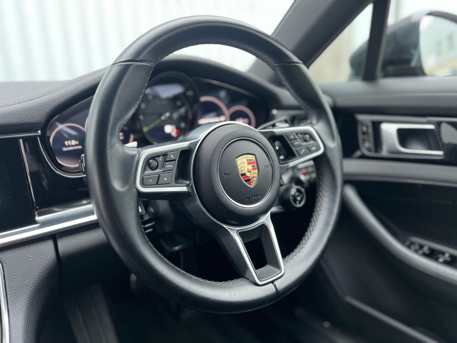 2018 Porsche Panamera - image 21