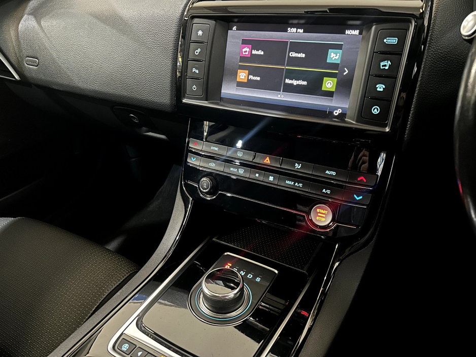 2018 Jaguar XE - image 11