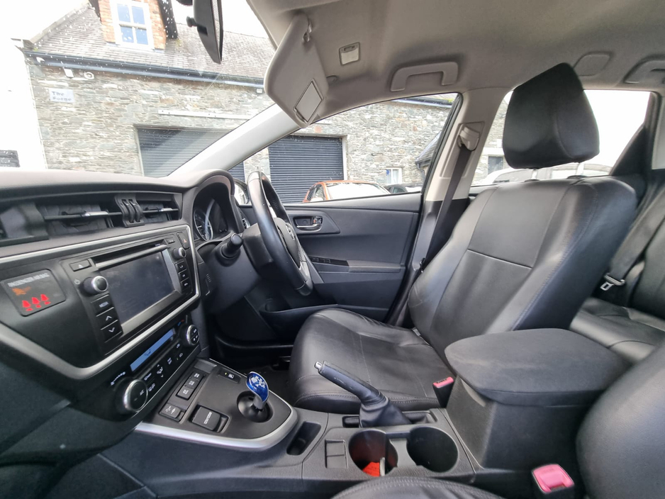 2014 Toyota Auris - image 15