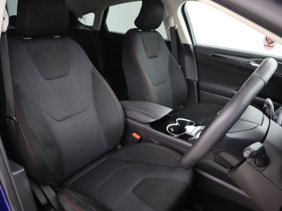 2017 Ford Mondeo - image 10