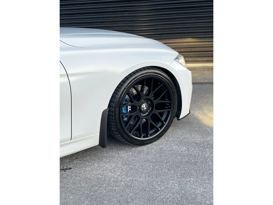 2012 BMW 3 Series - image 7