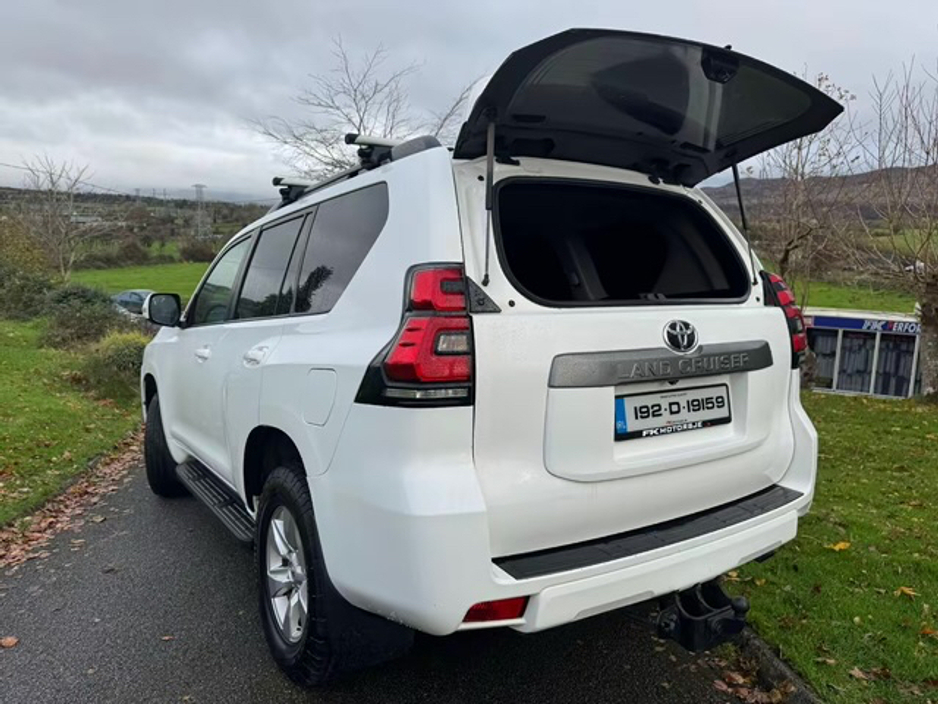 2019 Toyota Landcruiser - image 9