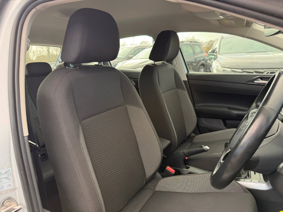 2022 Volkswagen Polo - image 6