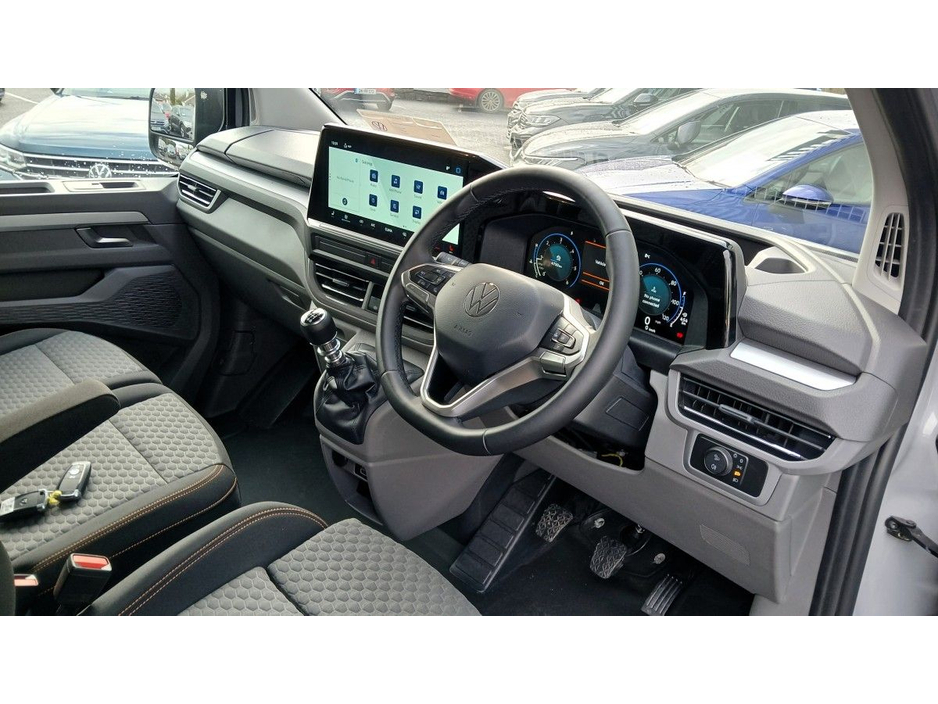 2025 Volkswagen Transporter - image 4