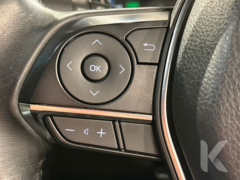 2018 Toyota Camry - image 19