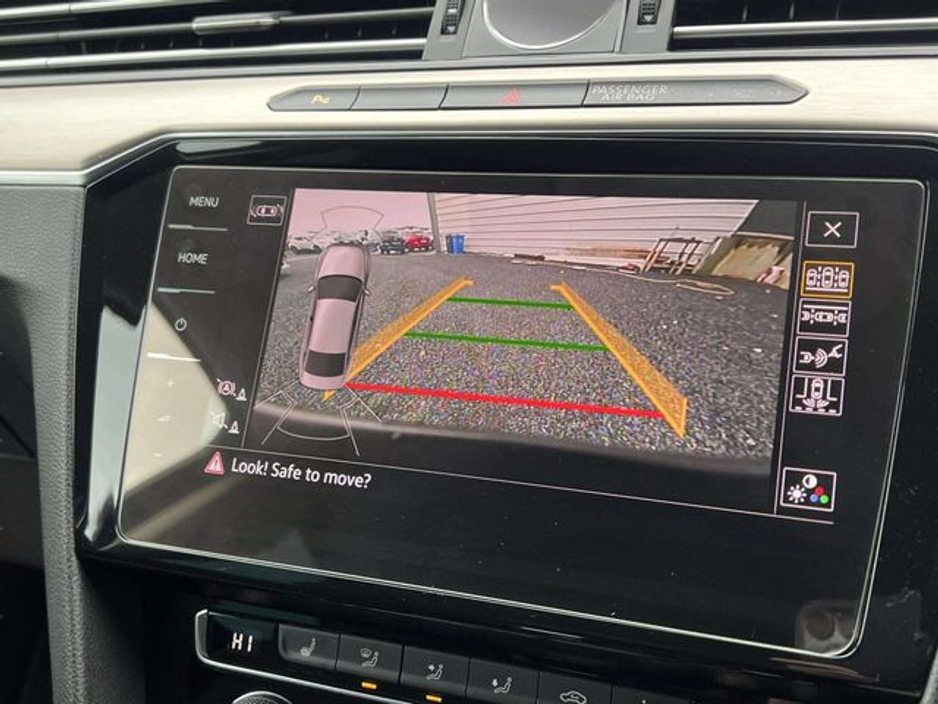 2018 Volkswagen Passat - image 12