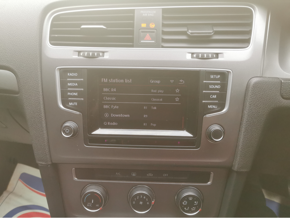 2015 Volkswagen Golf - image 13