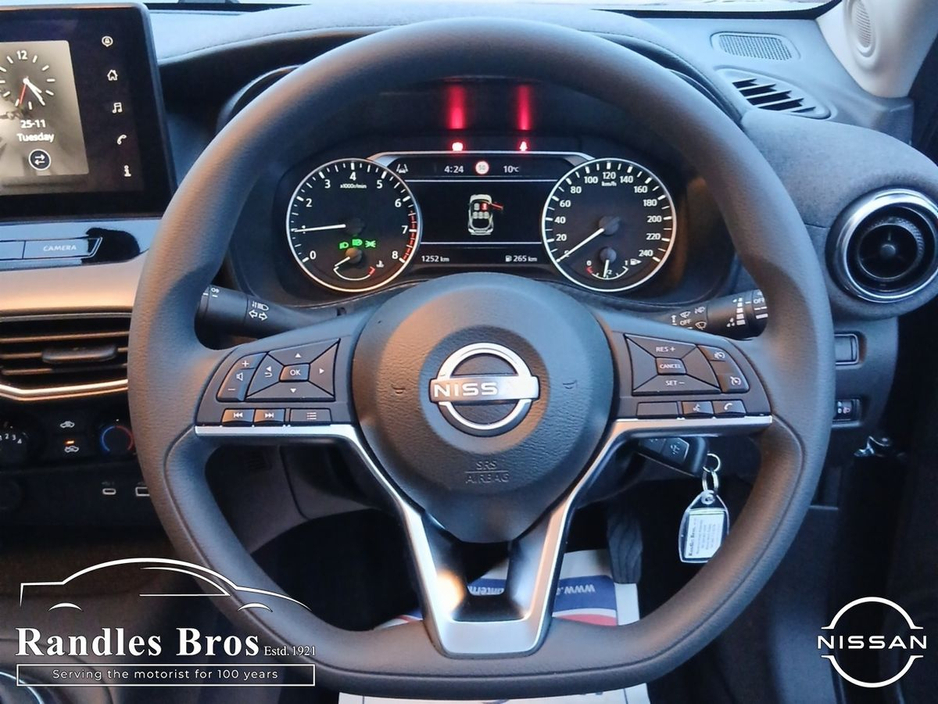 2025 Nissan Juke - image 15