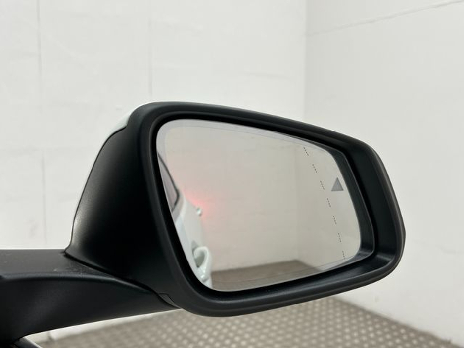 2023 BMW 1 Series - image 17