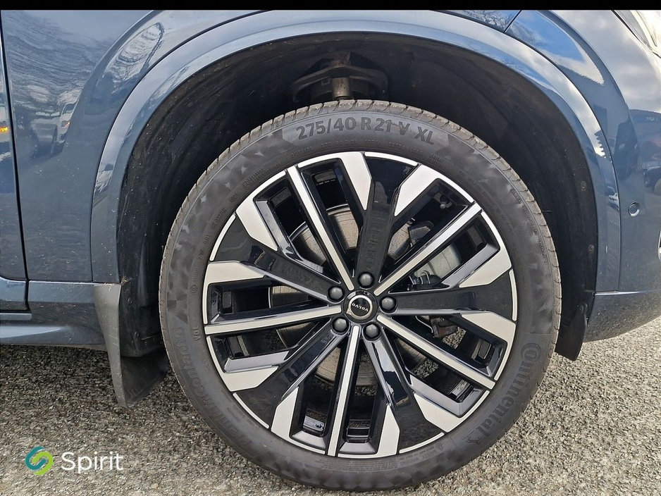 2025 Volvo XC90 - image 9