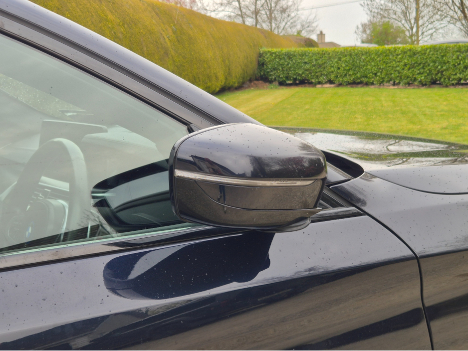 2021 BMW 5 Series - image 19