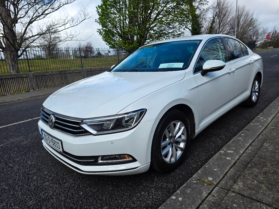 2016 Volkswagen Passat - image 6