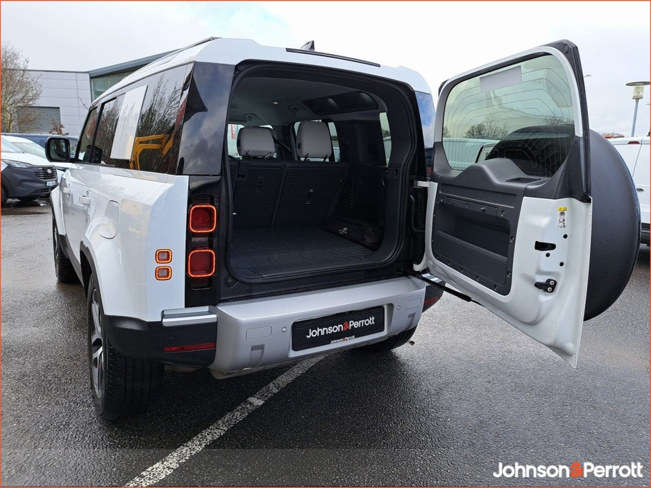 2025 Land Rover Defender 110 PHEV 300 As New €92,950