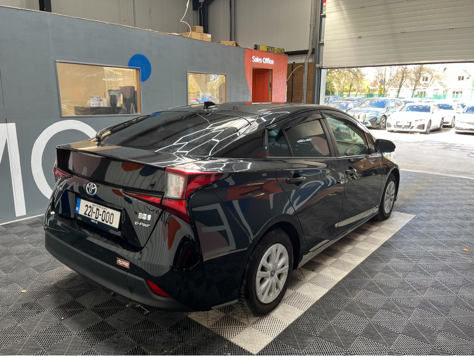 2022 Toyota Prius - image 2