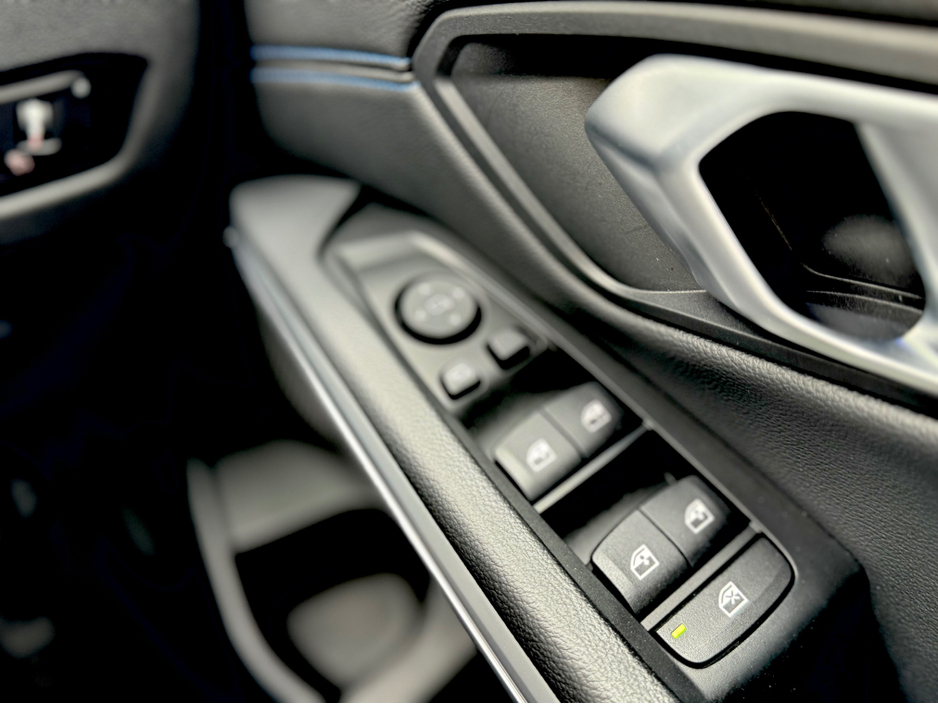 2022 BMW 3 Series - image 31