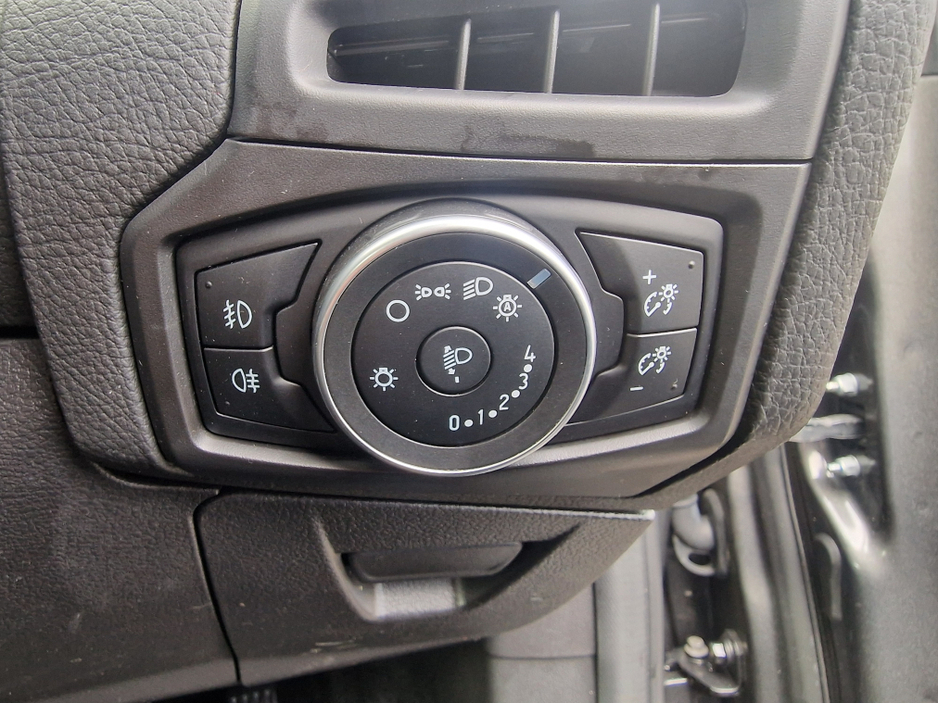 2015 Ford Focus - image 20