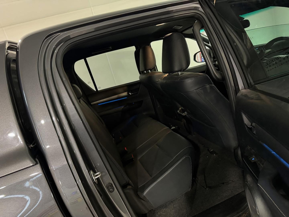 2022 Toyota Hilux - image 16