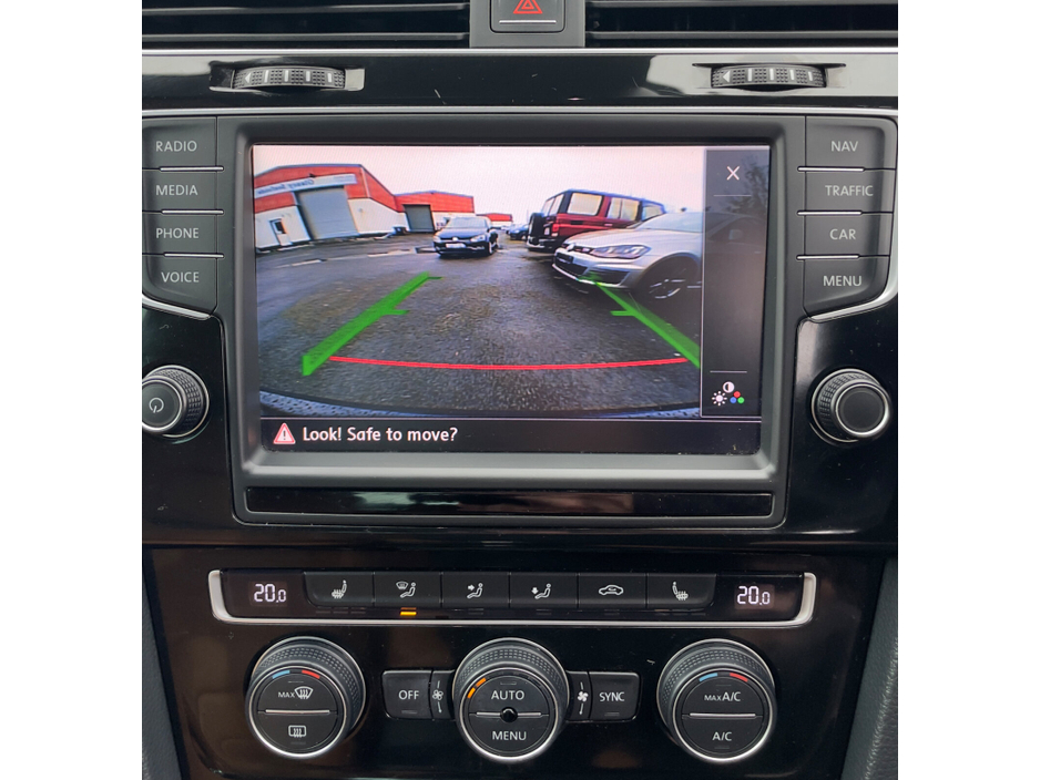 2015 Volkswagen Golf - image 12