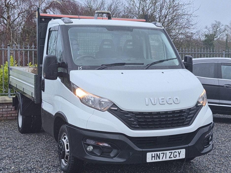 2021 Iveco Daily T35-140  Tipper with 3 seats in front and flashing beacon lights, only 39,000 miles.