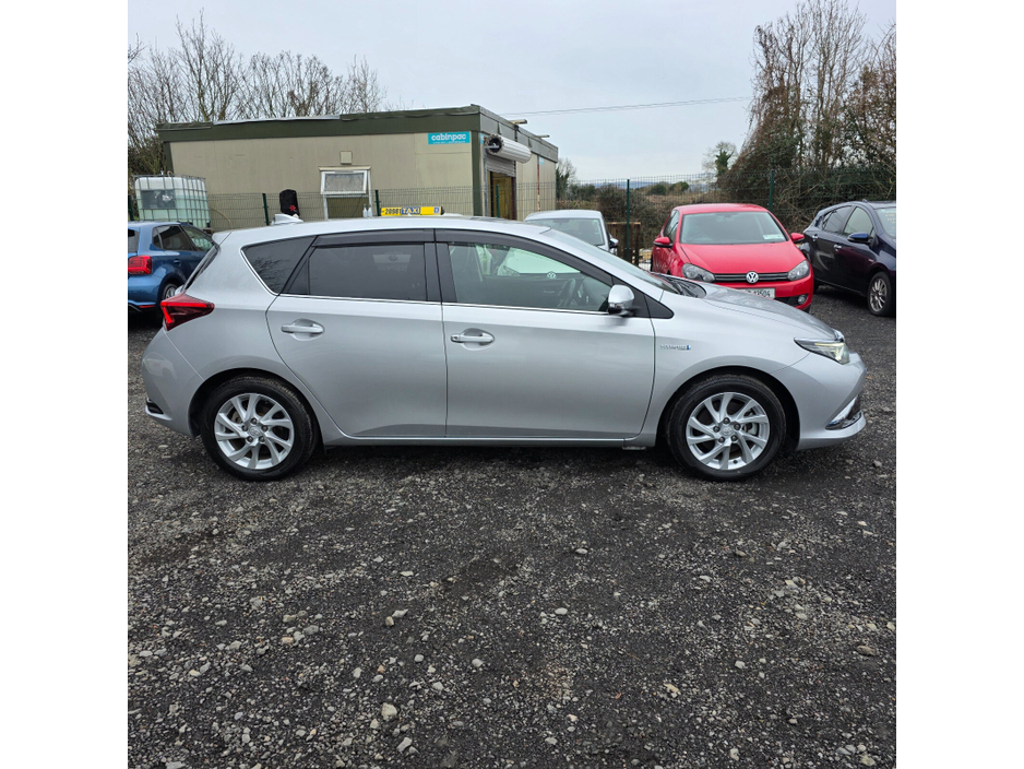 2017 Toyota Auris Hybrid €15,950