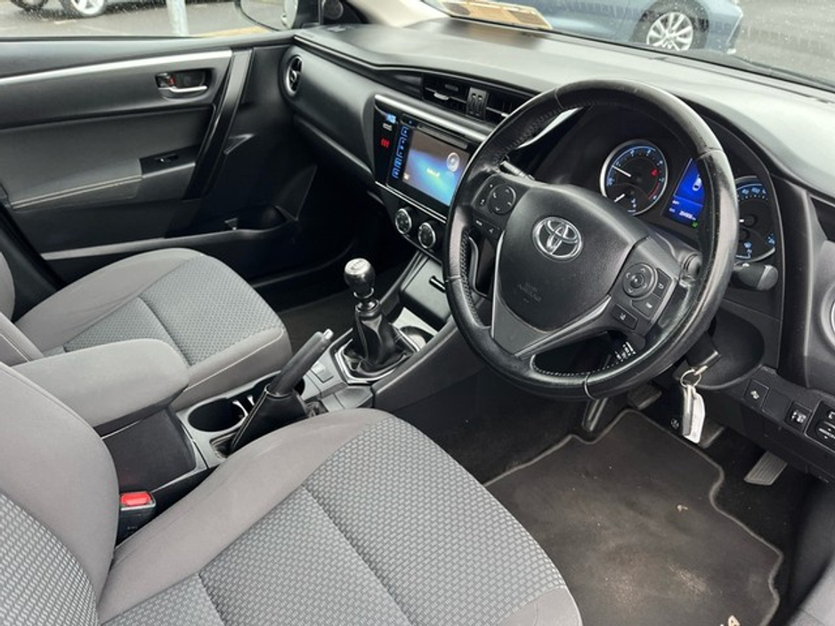 2018 Toyota Corolla - image 9