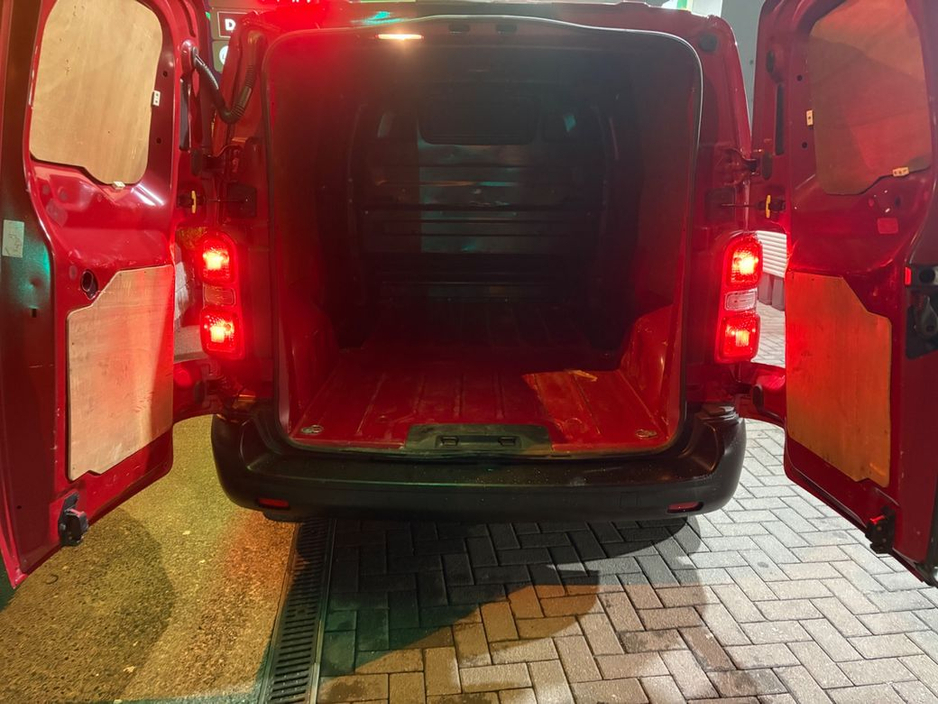 2019 Citroen Dispatch - image 9