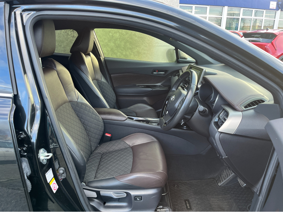 2019 Toyota C-HR SOL HYBRID AUTOMATIC 1.8 PETROL //HALF LEATHER HEATED SEATS//ADAPTIVE CRUISE CONTROL//REVERSE CAMERA//KEYLESS ENTRY// €19,950