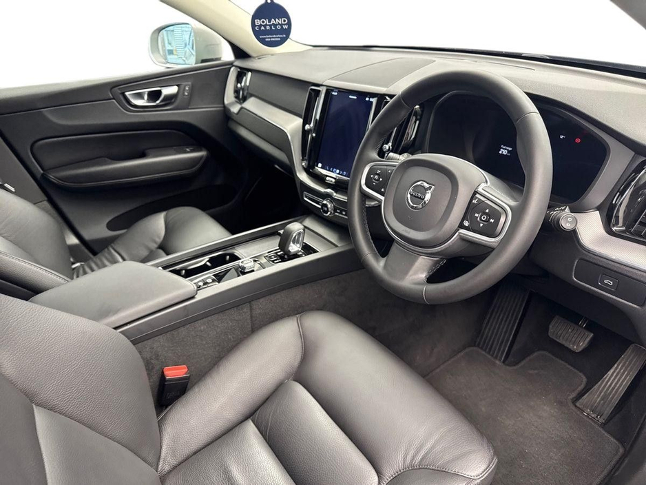 2022 Volvo XC60 - image 6