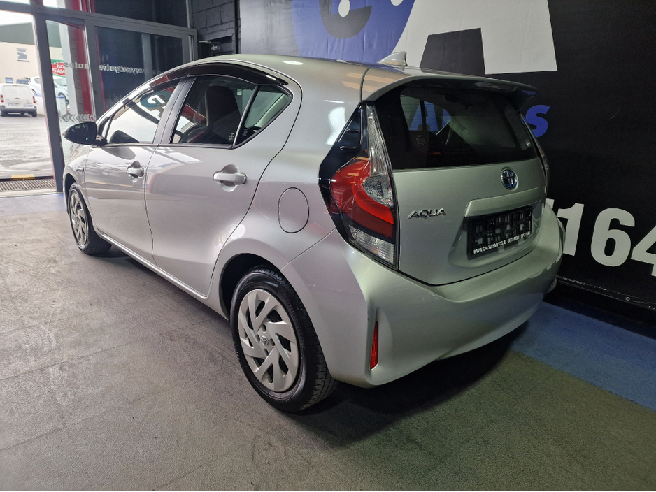 2017 Toyota Aqua - image 6