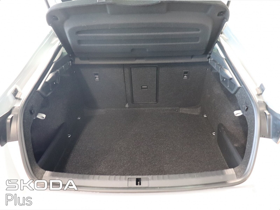 2022 Skoda Octavia - image 10