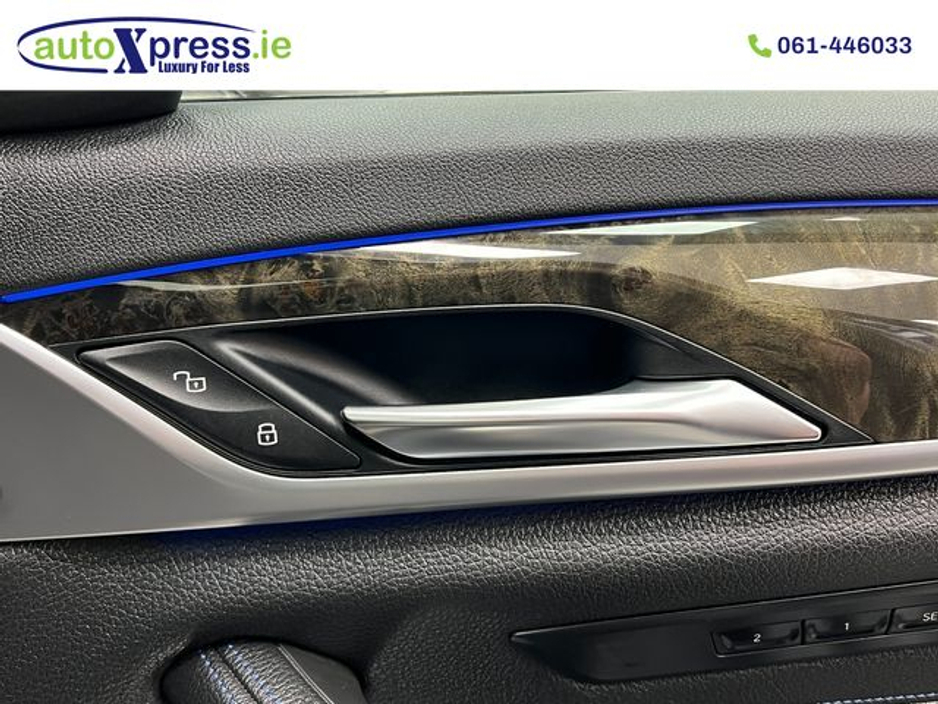 2018 BMW 5 Series - image 34