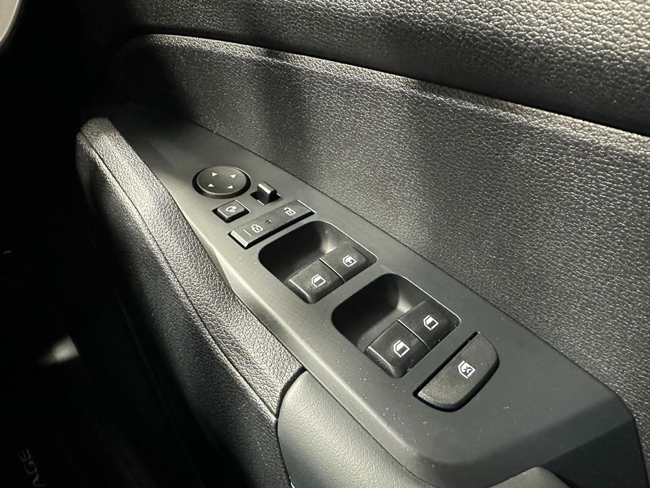 2025 Kia Sportage - image 18