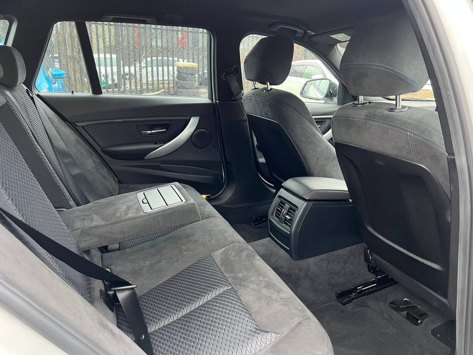 2015 BMW 3 Series - image 8