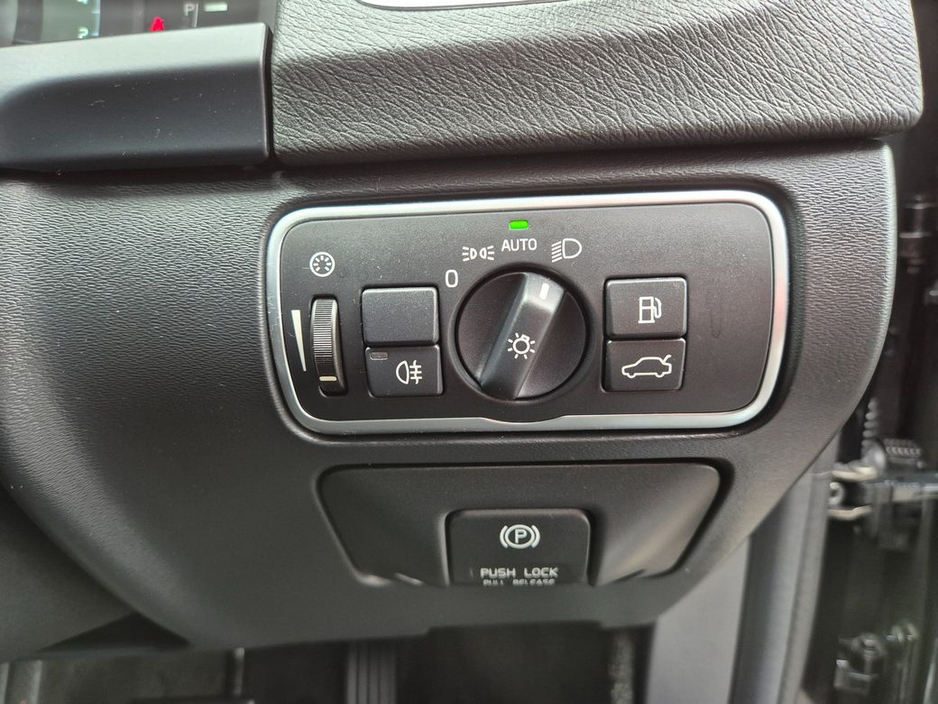 2015 Volvo V60 1.6 PETROL AUTO / LUX SPEC / LOW MILEAGE / TAX €400 (152 REG ) €12,950