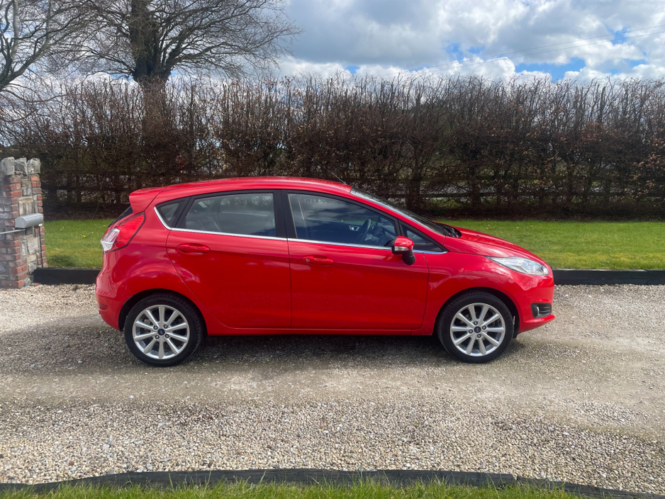 2017 Ford Fiesta - image 4