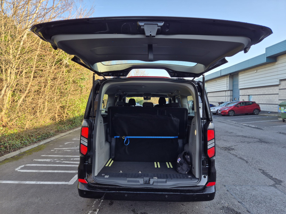 2026 Ford Tourneo Custom - image 11