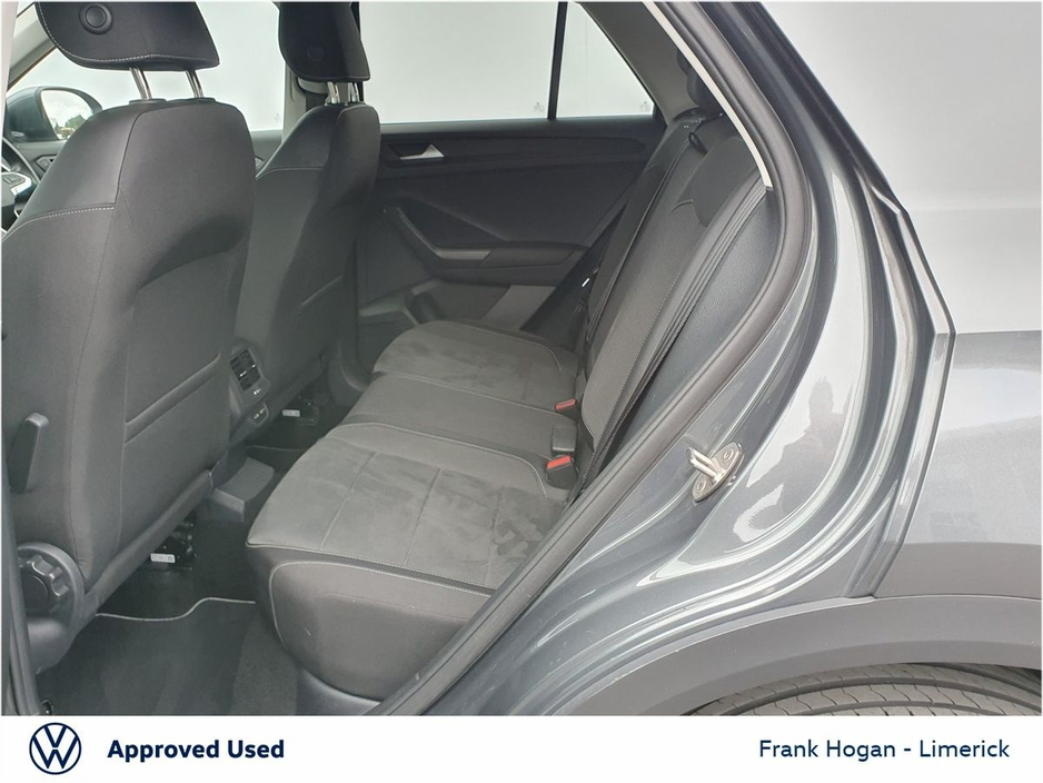 2023 Volkswagen T-Roc - image 7