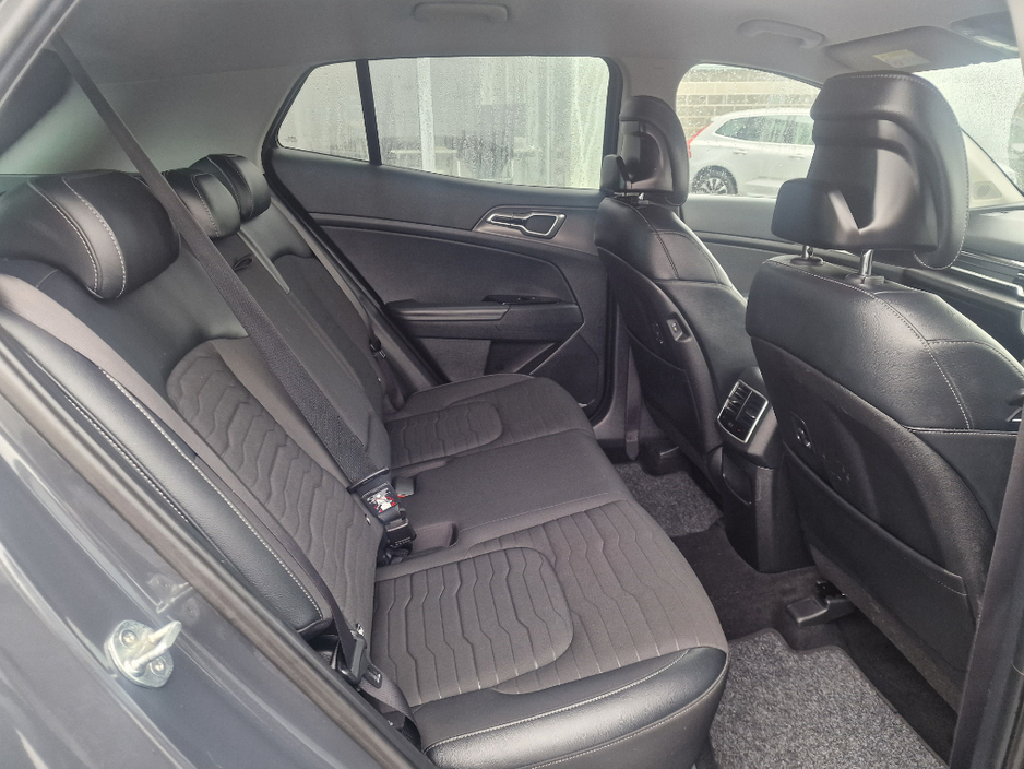 2022 Kia Sportage - image 17